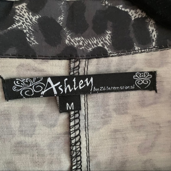 Leopard print cap sleeve blazer style top - Picture 7 of 8